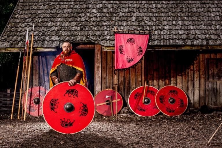 JORVIK Viking with shields